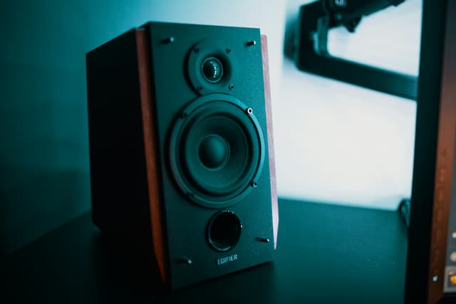 JBL Flip 6 Bluetooth Speaker